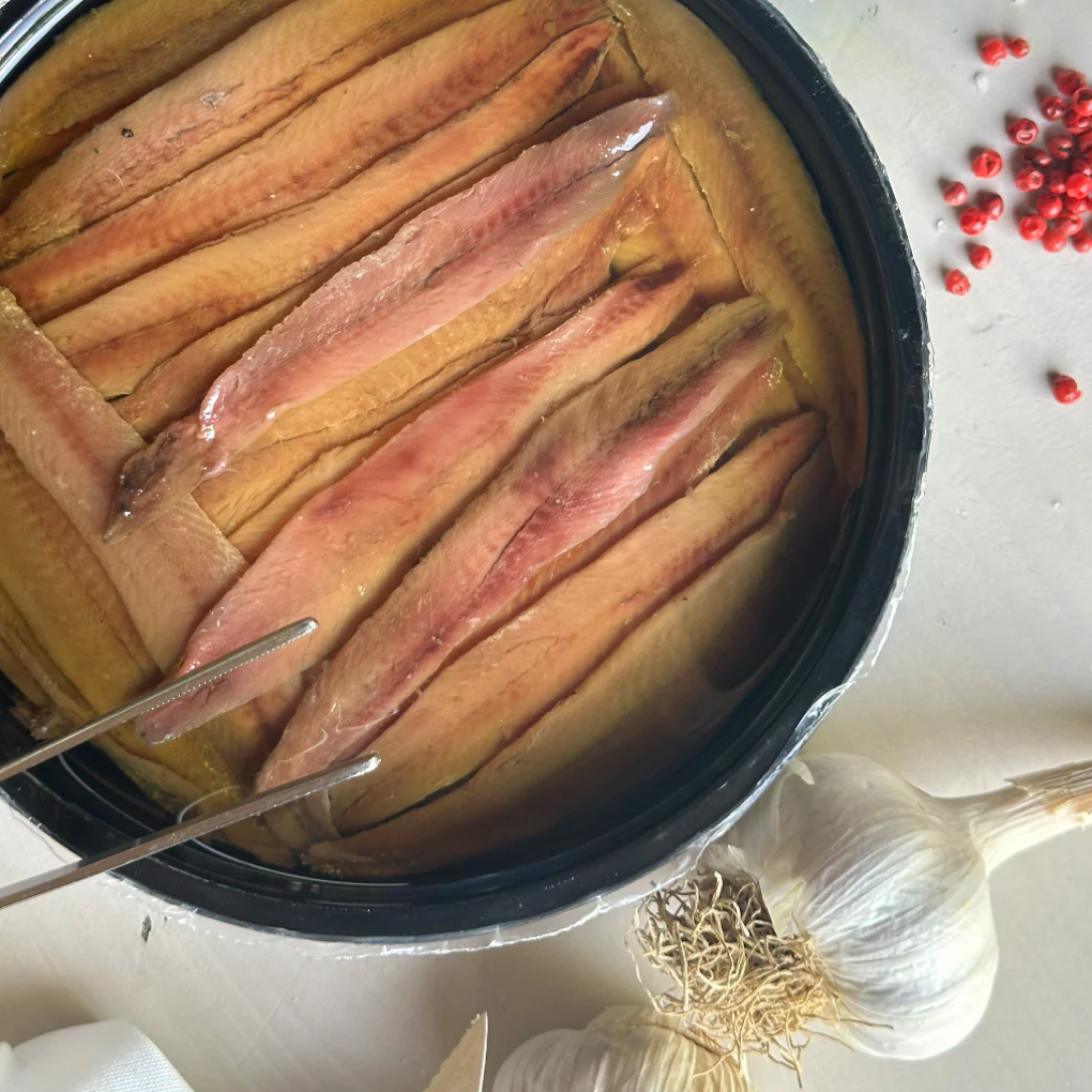 El Menú 50 filetti di acciughe del Cantàbrico in olio di girasole serie oro 550 g - squisitoo